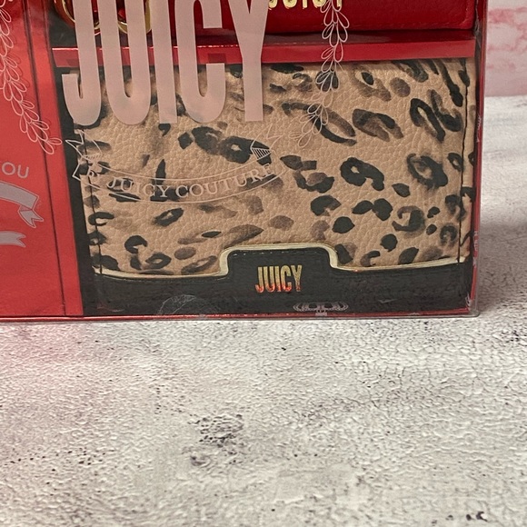 Juicy Couture Gift Box Set - Picture 3 of 7